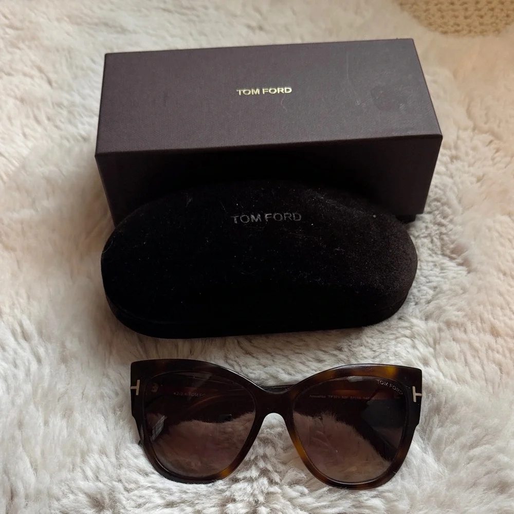 Tom Ford Tortoise Shell Sunglasses - Picture 1 of 5